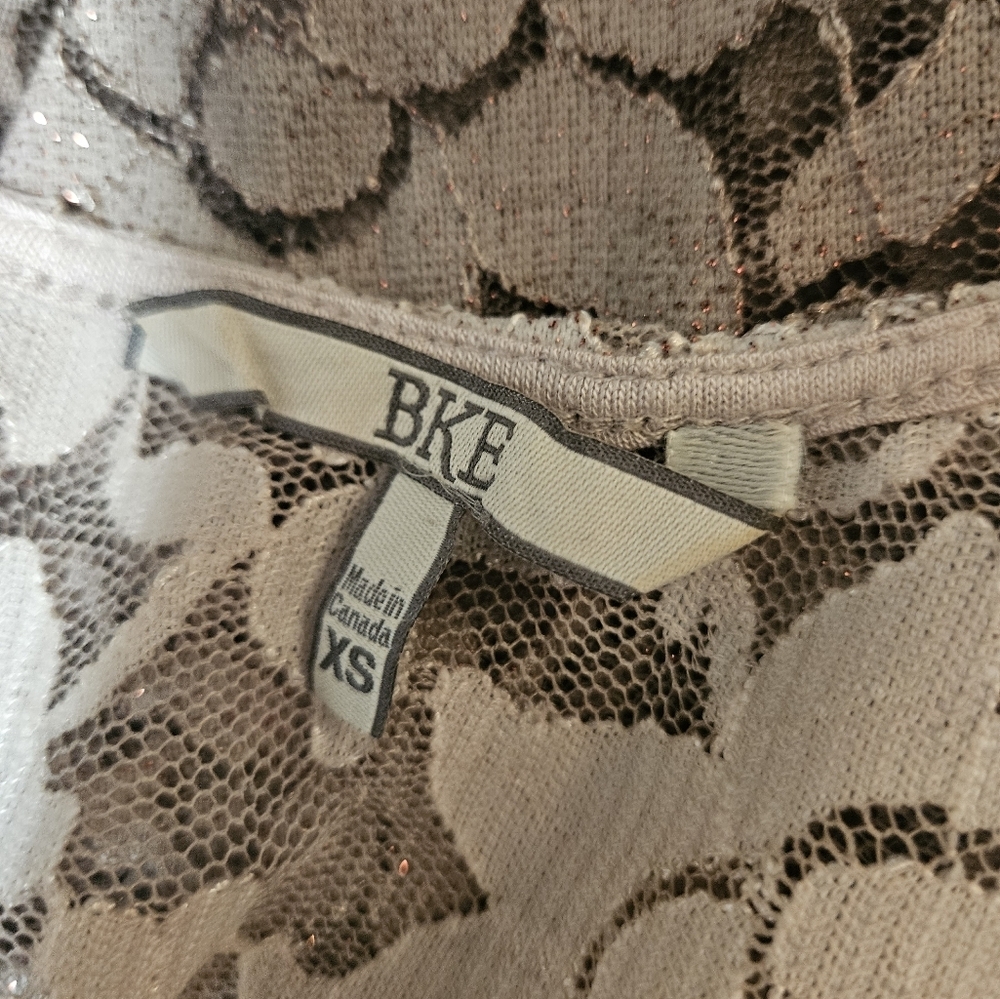 BKE Floral Lace Ombre Tank Top - Picture 10 of 10